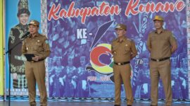 Bupati Konawe, H. Yusran Akbar, didampingi Wakil Bupati Konawe, H. Syamsul Ibrahim, dan Sekretaris Kabupaten (Sekkab) Konawe Ferdinand, memimpin Apel Gabungan hari pertama kerja usai libur Hari Raya Idul Fitri 1446 H/2025.