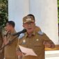 Wakil Bupati Konawe, H Syamsul Ibrahim. Pemerintah Kabupaten (Pemkab) Konawe melancarkan operasi penertiban besar-besaran terhadap kendaraan dinas (randis) roda dua, empat, dan enam, Selasa (22/4/2025) pagi. Langkah ini diambil setelah ditemukannya sejumlah penyimpangan serius dalam pengelolaan aset negara, termasuk pemakaian kendaraan dinas untuk mengojek ikan dan kepentingan pribadi. 
