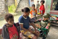 Satgas Yonif 131/BRS menggelar kegiatan pelayanan kesehatan di Kampung Wamena, Distrik Muara Tami, pada Senin (07/04/2025)
