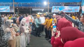 upati Konawe, H. Yusran Akbar, bersama Wakil Bupati, H. Syamsul Ibrahim, menghadiri acara Halal Bi Halal yang digelar oleh Keluarga Besar Anggaberi (Tutuwi Motaha Mepoko’aso) di Kelurahan Anggaberi, Kecamatan Anggaberi, Kabupaten Konawe, Sulawesi Tenggara, Minggu (6/4/2025).