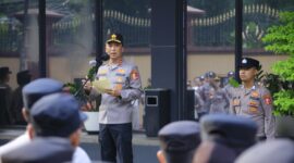 Kadivhumas Polri Irjen Pol. Sandi Nugroho menggelar halal bihalal bersama jajaran Humas Polri usai Lebaran 2025. Momentum ini tidak hanya sekadar ajang saling bermaafan, namun diharapkan bisa semakin mensolidkan personel Humas Polri, Rabu (9/4/25).