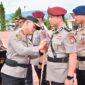 Kapolda Sulawesi Tengah, Irjen Pol. Dr. Agus Nugroho, memimpin langsung upacara serah terima jabatan (sertijab) terhadap delapan pejabat utama dan lima Kapolres jajaran berlangsung di lapangan apel Mapolda Sulteng, Kamis (10/4/2025).