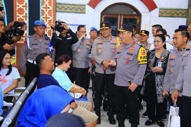 Kapolri Jenderal Listyo Sigit Prabowo meminta maaf yang sebesar-besarnya atas insiden pengancaman dan kekerasan terhadap seorang wartawan yang melibatkan ajudannya di Stasiun Tawang Semarang, Jawa Tengah, Sabtu, (05/04/2025)