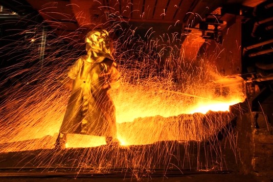 Ilustrasi produksi konsentrat tembaga di salah satu smelter dalam negeri.