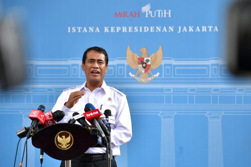 Presiden Prabowo Subianto menerima laporan langsung dari Menteri Pertanian Andi Amran Sulaiman terkait perkembangan ketahanan pangan nasional dalam pertemuan yang digelar di Istana Merdeka, Jakarta, pada Rabu (30/4/2025).