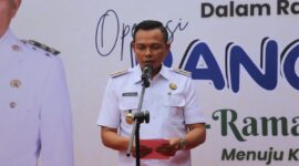 Bupati Konawe, H. Yusran Akbar, ST, membuka peluang investasi seluas-luasnya bagi para pengusaha untuk menanamkan modalnya di berbagai sektor di Kabupaten Konawe. Ajakan ini disampaikan saat Bupati Yusran membuka Operasi Pasar Pangan Murah yang digelar dalam rangka HUT ke-14 Bank KPR Bahteramas di Unaaha, Rabu (26/3/2025).