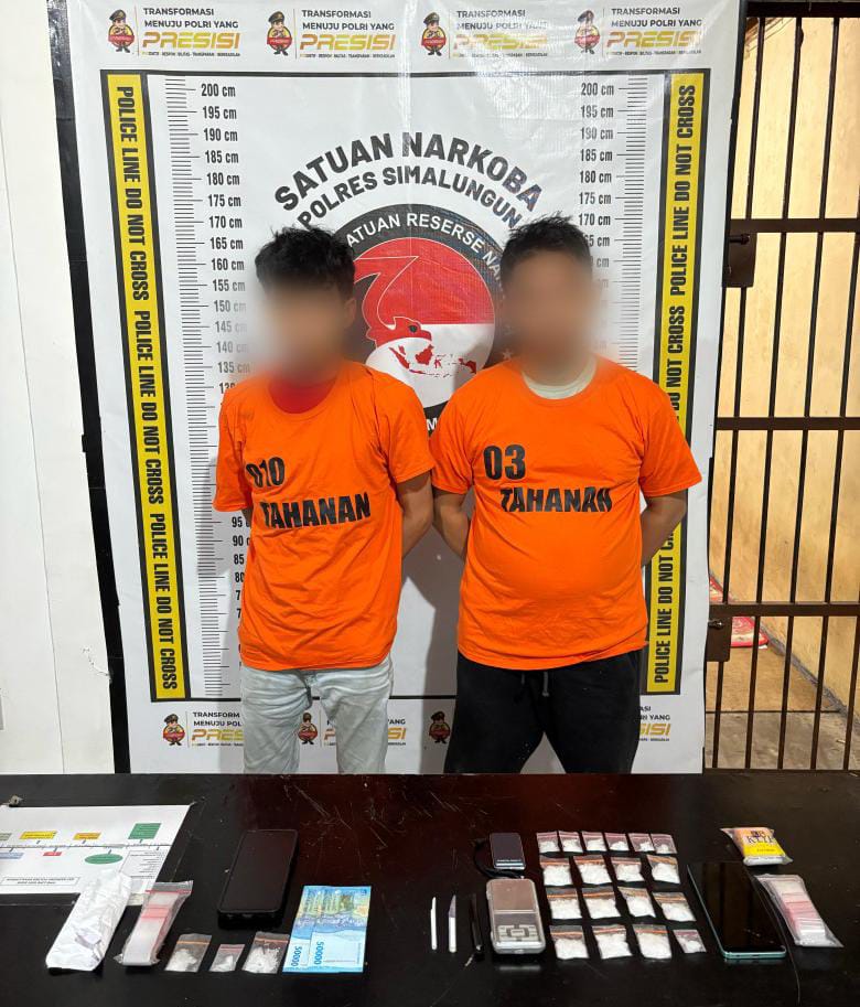 Satuan Reserse Narkoba Polres Simalungun di bawah pimpinan AKP Henry S. Sirait, S.IP., S.H., M.H. kembali menunjukkan komitmen dalam pemberantasan narkoba dengan berhasil mengungkap jaringan peredaran narkotika di wilayah hukum Polres Simalungun. Tim berhasil mengamankan seorang laki-laki bernama Wisnu Aris Munandar alias Ableh (31) dan Fajar Rizky Munthe