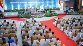Wakil Menteri Perumahan dan Kawasan Permukiman (Wamen PKP) Fahri Hamzah meminta kepala daerah se-Indonesia mendata kebutuhan rumah di wilayah masing-masing, termasuk jumlah rumah tidak layak huni. Hal ini disampaikan dalam Rapat Koordinasi Teknis Perumahan Perdesaan di Kementerian Dalam Negeri (Kemendagri), Selasa (29/4/2025).  