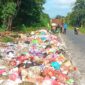 Di balik tumpukan sampah yang sering dianggap sebagai masalah, tersimpan potensi ekonomi yang belum tergarap maksimal. Dinas Lingkungan Hidup (DLH) Kabupaten Konawe yakin bahwa dengan pendekatan yang tepat, sampah tidak hanya bisa dikelola, tetapi juga bisa menjadi sumber penghasilan bagi masyarakat. Optimisme ini bukan sekadar wacana, melainkan didukung oleh strategi terukur dan komitmen kuat dari pemerintah daerah. Rabu (30/4/2025)
