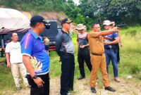 Wakil Bupati Konawe, H. Syamsul Ibrahim, mengunjungi lokasi lapangan tembak Polres Konawe di Kelurahan Puunaha, Kecamatan Unaaha, Kabupaten Konawe, Selasa (29/4/2025).Didampingi Wakil Kepala Polres Konawe, Kompol Jamaluddin Saho, Wabup Syamsul menyempatkan diri untuk berlatih menembak menggunakan senjata laras pendek (revolver). 