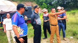 Wakil Bupati Konawe, H. Syamsul Ibrahim, mengunjungi lokasi lapangan tembak Polres Konawe di Kelurahan Puunaha, Kecamatan Unaaha, Kabupaten Konawe, Selasa (29/4/2025).Didampingi Wakil Kepala Polres Konawe, Kompol Jamaluddin Saho, Wabup Syamsul menyempatkan diri untuk berlatih menembak menggunakan senjata laras pendek (revolver). 