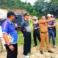 Wakil Bupati Konawe, H. Syamsul Ibrahim, mengunjungi lokasi lapangan tembak Polres Konawe di Kelurahan Puunaha, Kecamatan Unaaha, Kabupaten Konawe, Selasa (29/4/2025).Didampingi Wakil Kepala Polres Konawe, Kompol Jamaluddin Saho, Wabup Syamsul menyempatkan diri untuk berlatih menembak menggunakan senjata laras pendek (revolver). 