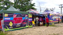 Suasana di sekitar area Seleksi Tilawatil Quran (STQ) Unaaha-Konawe mendadak ramai sejak pagi. Puluhan pembalap dari berbagai klub balap motor telah memadati lokasi pendaftaran Konawe Cup Race (KCR) 2025, yang akan digelar besok, Sabtu (24/5/2025) untuk babak kualifikasi dan final pada Minggu (25/5/2025).