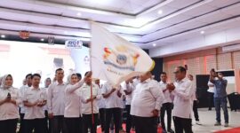 Kamar Dagang dan Industri (Kadin) Kabupaten Kolaka resmi memasuki babak baru dengan dikukuhkannya Vebrianti Safrudin sebagai Ketua Kadin periode 2024-2029, Rabu (21/5/2025). Pengukuhan ini mencatatkan sejarah, menjadikan Ona—sapaan akrabnya—sebagai perempuan pertama yang memimpin Kadin Kolaka sekaligus satu-satunya ketua Kadin perempuan di seluruh Sulawesi Tenggara (Sultra).