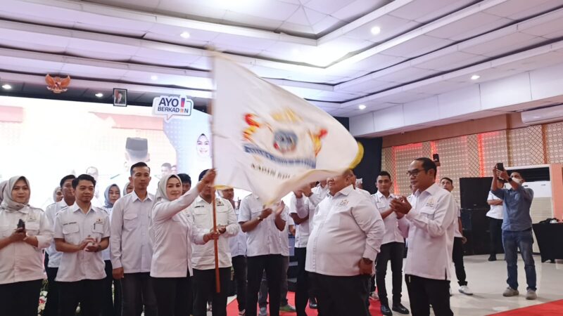 Kamar Dagang dan Industri (Kadin) Kabupaten Kolaka resmi memasuki babak baru dengan dikukuhkannya Vebrianti Safrudin sebagai Ketua Kadin periode 2024-2029, Rabu (21/5/2025). Pengukuhan ini mencatatkan sejarah, menjadikan Ona—sapaan akrabnya—sebagai perempuan pertama yang memimpin Kadin Kolaka sekaligus satu-satunya ketua Kadin perempuan di seluruh Sulawesi Tenggara (Sultra).