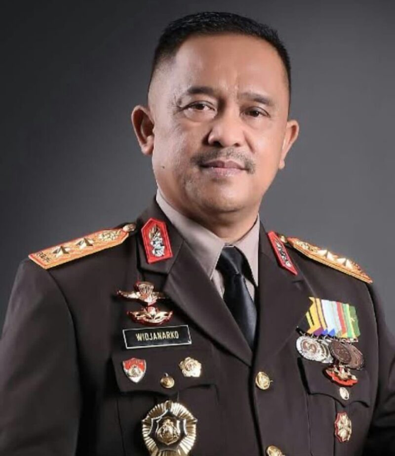 Irjen Pol. Didik Agung Widjanarko, S.I.K., M.H. ditunjuk sebagai Kapolda Sultra yang baru, menggantikan Irjen Pol. Dwi Irianto, S.I.K., M.Si. Sementara Irjen Dwi Irianto akan menjabat sebagai Perwira Tinggi (Pati) Polda Sultra dalam persiapan memasuki masa pensiun.