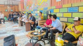 Kapolres Konawe, AKBP Noer Alam, menggelar pertemuan informal dengan sejumlah awak media di salah satu kedai kopi di Unaaha, Jumat (9/5/2025). 

Acara bertajuk 