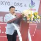 Barisan buruh, serikat pekerja, dan perwakilan pemerintah memadati Lapangan PT Obsidian Stainless Steel (PT OSS) pada peringatan Hari Buruh Internasional (May Day) 2025, Kamis (1/5/2025). Dengan tema “Merajut Kebersamaan untuk Peningkatan Kesejahteraan Pekerja dan Produktivitas Nasional”, acara ini menjadi momentum refleksi sekaligus ajakan aksi nyata bagi pemenuhan hak-hak pekerja di Kabupaten Konawe.  
Wakil Bupati Konawe, H. Syamsul Ibrahim, SE, M.Si, hadir sebagai pembicara utama, dalam amanatnya menegaskan komitmen pemerintah dalam meningkatkan kesejahteraan buruh.