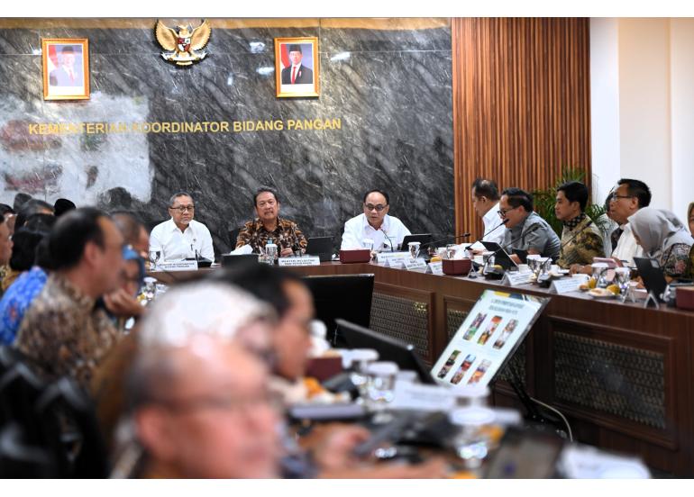  Tahap pembentukan Koperasi Desa/Kelurahan (Kopdes/Kel) Merah Putih sudah memasuki tahap akhir. Dalam Rapat Finalisasi dipaparkan bahwa skema pendanaan berasal dari pinjaman perbankan (Himbara) dengan plafon Rp4-5 miliar per koperasi sesuai dengan kebutuhan. Menteri Koperasi (Menkop) Budi Arie, saat  mengikuti Rapat Koordinasi Terbatas (Rakortas) pembentukan Kopdes Merah Putih, di kantor Kemenko Bidang Pangan, Jakarta, Jumat (2/5).