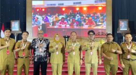 Gubernur Sulawesi Tenggara, Mayjen TNI (Purn) Andi Sumangerukka bersama Bupati Konawe, H Yusran Akbar, Bupati Muna Barat, La Ode Darwin, Bupati Kolaka Timur, Abd Azis, Walikota Kendari, Siska Karina Imran dan Bupati Konawe Utara, H Ikbar saat menghadiri Sarasehan Kebangsaan BPIP bertema 