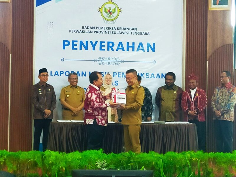 Laporan Hasil Pemeriksaan (LHP) diserahkan langsung oleh Kepala BPK RI Perwakilan Sulawesi Tenggara, Dadek Nandemar, kepada Wakil Bupati Konawe, H Syamsul Ibrahim, di Kantor Perwakilan BPK RI Sultra di Kendari, Senin (26/5/2025).