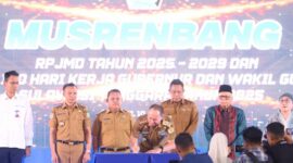 Bupati Konawe, H. Yusran Akbar, ST, hadir dalam pembukaan Musrenbang penyusunan RPJMD Sultra 2025–2029 yang dirangkaikan pemaparan capaian 100 hari kerja Gubernur dan Wakil Gubernur Sultra, Andi Sumangerukka dan Ir. Hugua di Hotel Azizah Syariah, Kendari, Selasa (10/6/2025).