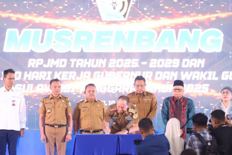 Bupati Konawe, H. Yusran Akbar, ST, hadir dalam pembukaan Musrenbang penyusunan RPJMD Sultra 2025–2029 yang dirangkaikan pemaparan capaian 100 hari kerja Gubernur dan Wakil Gubernur Sultra, Andi Sumangerukka dan Ir. Hugua di Hotel Azizah Syariah, Kendari, Selasa (10/6/2025).