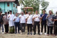 Bupati Konawe, Yusran Akbar, ST, hadiri Penyerahan Bantuan Alsintan dari Anggota DPR RI, Jaelani, S.IP., M.Si.  di Balai Pertemuan Desa Ahuawatu, Kecamatan Pondidaha, Rabu (11/6/2025).