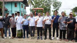 Bupati Konawe, Yusran Akbar, ST, hadiri Penyerahan Bantuan Alsintan dari Anggota DPR RI, Jaelani, S.IP., M.Si.  di Balai Pertemuan Desa Ahuawatu, Kecamatan Pondidaha, Rabu (11/6/2025).