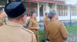 Bupati Konawe, H. Yusran Akbar, ST, tinjau langsung  kondisi gedung perkantoran SKPD di Kompleks Pemda Konawe, Selasa (24/6/2025). Kunjungan ini untuk memastikan kualitas infrastruktur sekaligus merancang langkah perbaikan untuk mendukung efektivitas pelayanan publik.  