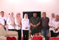 Ketua Palang Merah Indonesia (PMI) Kabupaten Konawe, Hj. Sarnina Yusrin Usbar, SE (SYU), bersama sejumlah pengurus melakukan audiensi dengan Ketua DPRD Konawe, I Made Asmaya, S.Pd.,MM di Kantor DPRD Konawe, di Unaaha, Kab Konawe, Kamis (19/6/2025).
