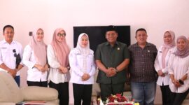 Ketua Palang Merah Indonesia (PMI) Kabupaten Konawe, Hj. Sarnina Yusrin Usbar, SE (SYU), bersama sejumlah pengurus melakukan audiensi dengan Ketua DPRD Konawe, I Made Asmaya, S.Pd.,MM di Kantor DPRD Konawe, di Unaaha, Kab Konawe, Kamis (19/6/2025).