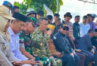 Wakil Bupati Konawe, H Syamsul Ibrahim, SE., M.Si bersama Kapolres Konawe, AKBP Noer Alam, S.I.K; Kajari Konawe, Dr. Musafir Menca, S.H., S.Pd., MH, serta sejumlah pejabat terkait saat pertemuan bersama warga di Desa Tawamelewe, Senin (2/6/2025).
