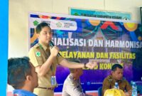Mewakili RSUD Konawe, dr. Abdianto Ilman memberikan pemaparan rinci terkait alur rujukan, layanan IGD dan IGD Ponek, rawat inap, rawat jalan, serta kemudahan akses melalui aplikasi JKN Mobile di Puskesmas Alosika, Selasa (24/6/2025).