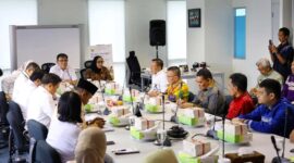 Bupati Konawe, H. Yusran Akbar, ST bersama Wakil Bupati H. Syamsul Ibrahim, SE, MSi menjadi sorotan dalam audiensi strategis bersama Badan Percepatan Pengentasan Kemiskinan (BP Taskin) di Jakarta Pusat, Kamis (19/6/2025). Rapat koordinasi ini juga tiga kepala daerah Sulawesi Tenggara ini membahas terobosan pengentasan kemiskinan berbasis potensi lokal