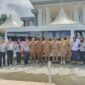 Bus Sekolah Gratis: Wakil Bupati Konawe, H Syamsul Ibrahim usai menerima penyerahan kendaraan tersebut dari Kementerian Perhubungan (Kemenhub) RI. Acara serah terima dilaksanakan di pelataran Kantor Bupati Konawe, Unaaha, Selasa (15/7/2025)