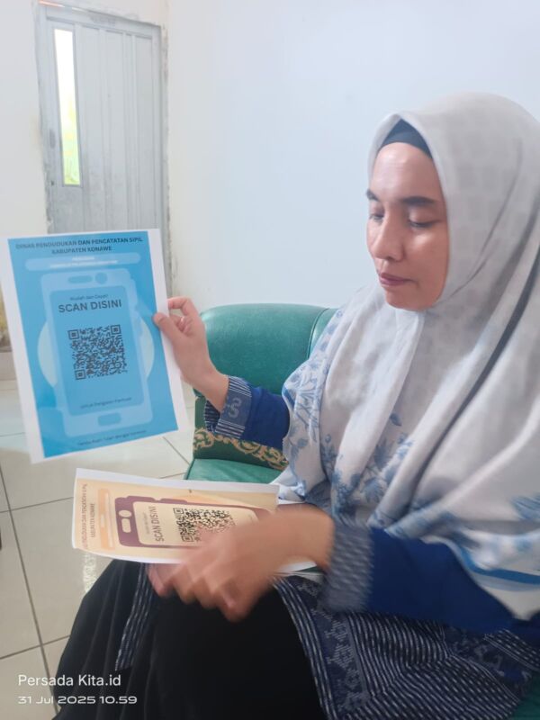 Plt. Kepala Disdukcapil Konawe, Andi Tenri Rawe Lasandara, SE, M.Si, menjelaskan detail sistem integrasi digital pelayanan berbasis QR Code dan WhatsApp yang baru, Kamis (31/7/2025)