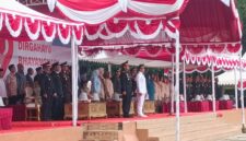 Bupati Konawe, H. Yusran Akbar ST, didampingi Kapolres Konawe, AKBP Noer Alam, S.IK, memimpin upacara peringatan Hari Bhayangkara ke-79 di Lapangan Upacara Pemda Konawe, Sulawesi Tenggara, Selasa (1/7/2025)