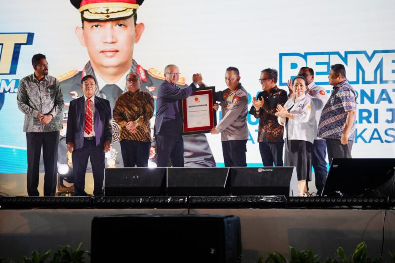 Kapolri Jenderal Polisi Dr. Listyo Sigit Prabowo menyebut penghargaan dari International Trade Union Confederation (ITUC) sebagai bukti hubungan harmonis antara Polri dan serikat buruh di Indonesia, Jakarta, Kamis (10/7/25).