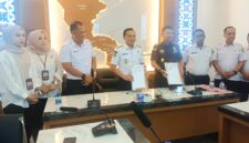 Pemda Kabupaten Konawe dan Kejari memperkuat sinergi hukum melalui penandatanganan Nota Kesepahaman (MoU) tentang penanganan masalah Perdata dan Tata Usaha Negara (TUN). Bupati Konawe, H. Yusran Akbar, ST, dan Kajari Konawe, Dr. Musafir Menca, SH, S.Pd, MH, di Ruang Rapat Bupati, Selasa (2/7/2025). Kerja sama ini diharapkan menjadi solusi atas potensi sengketa hukum yang melibatkan kebijakan daerah.