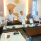Pemda Kabupaten Konawe dan Kejari memperkuat sinergi hukum melalui penandatanganan Nota Kesepahaman (MoU) tentang penanganan masalah Perdata dan Tata Usaha Negara (TUN). Bupati Konawe, H. Yusran Akbar, ST, dan Kajari Konawe, Dr. Musafir Menca, SH, S.Pd, MH, di Ruang Rapat Bupati, Selasa (2/7/2025). Kerja sama ini diharapkan menjadi solusi atas potensi sengketa hukum yang melibatkan kebijakan daerah.