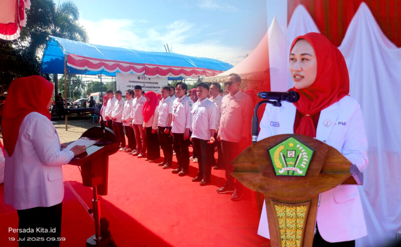 Ketua PMI Kabupaten Konawe, Sarnina Yusrin Usbar, SE mengukuhkan komitmen baru dalam pelayanan kemanusiaan melalui pelantikan Pengurus Markas PMI Konawe masa bakti 2025-2030. Acara yang digelar di Markas PMI Konawe, Unaaha, Sabtu (19/7/2025).