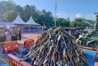 Kepolisian Daerah (Polda) Sulawesi Tenggara pagi tadi dalam upaya menciptakan lalu lintas yang aman dan nyaman. Sebanyak 735 knalpot brong hasil Operasi Patuh Anoa 2025 dimusnahkan di halaman Mapolda Sultra, Selasa (29/7/2025).