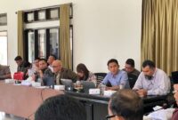 Dewan Perwakilan Rakyat Daerah (DPRD) Kabupaten Konawe menggelar Rapat Dengar Pendapat (RDP) bersama PT. Sulawesi Cahaya Mineral (SCM). Ketua Komisi III DPRD Konawe, Ginal Sambari, menyatakan bahwa kehadiran PT. SCM telah memberikan dampak positif bagi pembangunan daerah. Kontribusinya tidak hanya di bidang ekonomi, tapi juga sosial saat membuka rapat di Gedung Gusli Topan Sabhara, Kamis (17/05/2025).