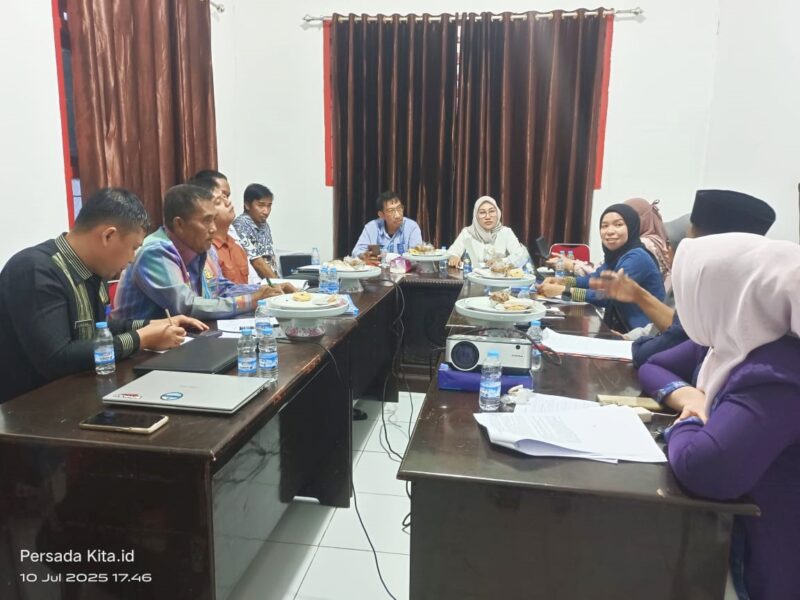 PMI Konawe menggelar Raker yang dipimpin langsung Ketua PMI Konawe, Hj. Sarnina Yusrin Usbar (SYU), di Markas PMI Konawe, Kamis (10/7/2025). Dihadiri oleh Wakil Ketua PMI, dr. H. M. Agus Lahida, MMR, Sekretaris Sri Ujiatin Lasahari, SKM, MM, serta seluruh pengurus PMI Konawe sebagai momentum penting untuk menyusun strategi penguatan pelayanan kemanusiaan.
