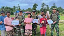 Satgas Yonif 131/Brajasakti melalui Pos Skofro Lama menggelar perlombaan seru bagi warga setempat, mengubah suasana perbatasan menjadi ajang kebersamaan yang hangat di Kampung Skofro, Distrik Arso Timur, Papua, Selasa (1/7/2025).