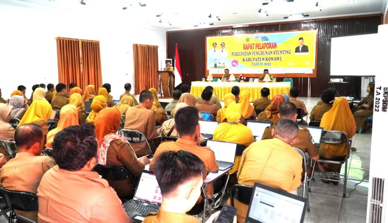 Wakil Bupati Konawe, H Syamsul Ibrahim, SE MSi membuka dengan tegas Rapat Evaluasi Aksi Konvergensi Stunting Semester I 2025 di Aula BKPSDM, Senin (21/7/2025).