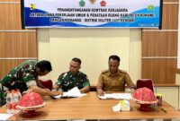 Penandatanganan program TMMD antara Pemerintah Daerah Kabupaten Konawe, oleh Kuasa Pengguna Anggaran, Robin Hermansyah mewakili Bupati Konawe dengan Komandan Kodim 1417 Kendari, Kolonel Inf. Herry Indriyanto menandai digelarnya TMMD di Kabupaten Konawe yang akan difokuskan di 2 kecamatan yakni kecamatan Asinua dan Kecamatan Padangguni di Unaaha, Sabtu Sabtu (5/7/2025).