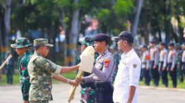 Pembukaan TMMD ke-125 TA 2025 resmi digelar di halaman Kantor Bupati Konawe, Rabu (23/7/2025). Upacara dipimpin langsung oleh Bupati Konawe, H. Yusran Akbar, ST, sebagai inspektur upacara, kegiatan ini mengusung tema “Sinergi Lintas Sektoral Mewujudkan Kemanunggalan TNI-Rakyat Semakin Kuat”.