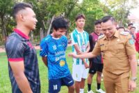 Muhammad Alfaril Pagala saat berbincang bersama Bupati Konawe, H Yusran Akbar ST: Ambisi Unaaha Football Club (UFC) Kabupaten Konawe untuk melahirkan pemain muda berbakat kian serius. Salah satu bintang muda mereka, Muhammad Alfaril Pagala (16 tahun), ke Bali United untuk mengikuti program pelatihan sekaligus persiapan seleksi Tim Nasional U-17.